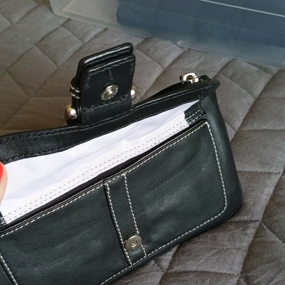 Coach wristlet - Picture 4 of 7